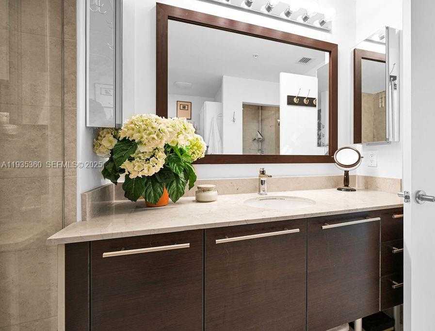 Small Image of 1900 NORTH BAYSHORE DR #5103, Miami Number 26