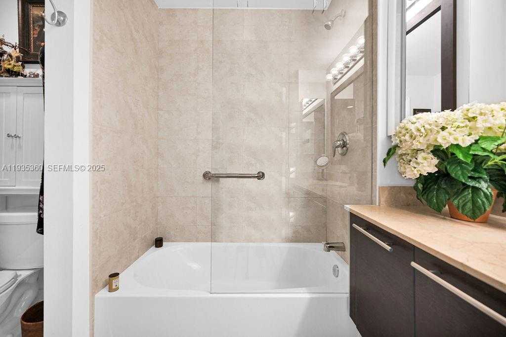 Small Image of 1900 NORTH BAYSHORE DR #5103, Miami Number 27