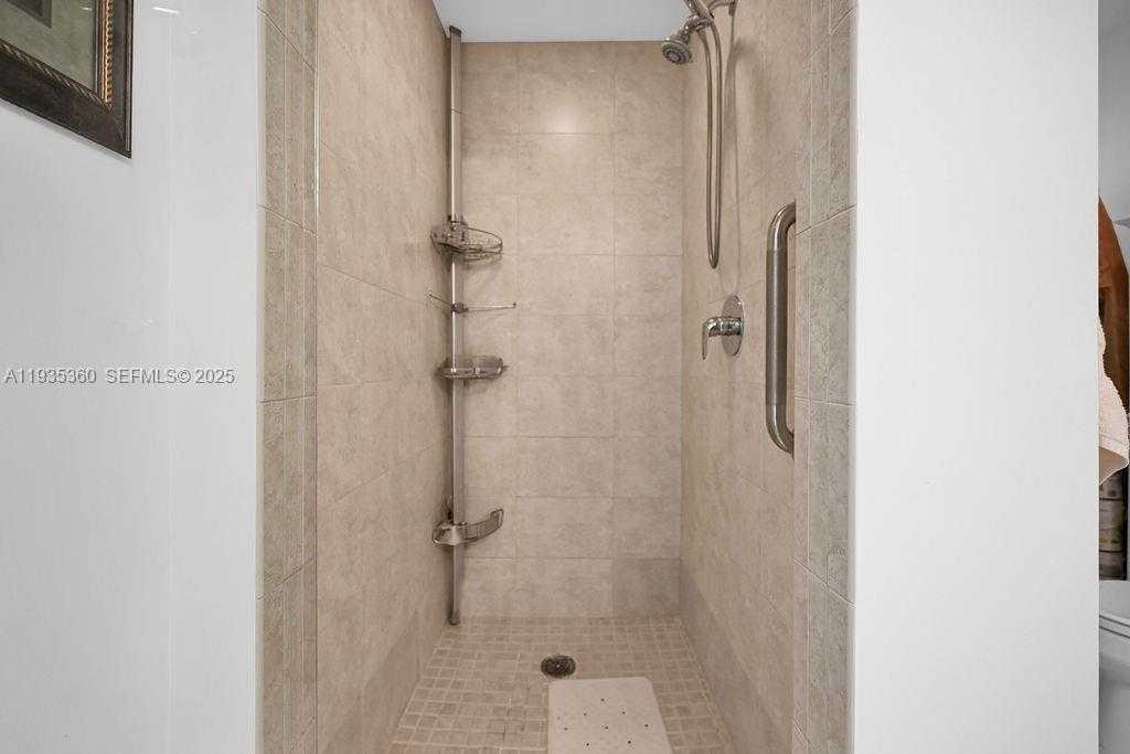 Small Image of 1900 NORTH BAYSHORE DR #5103, Miami Number 28