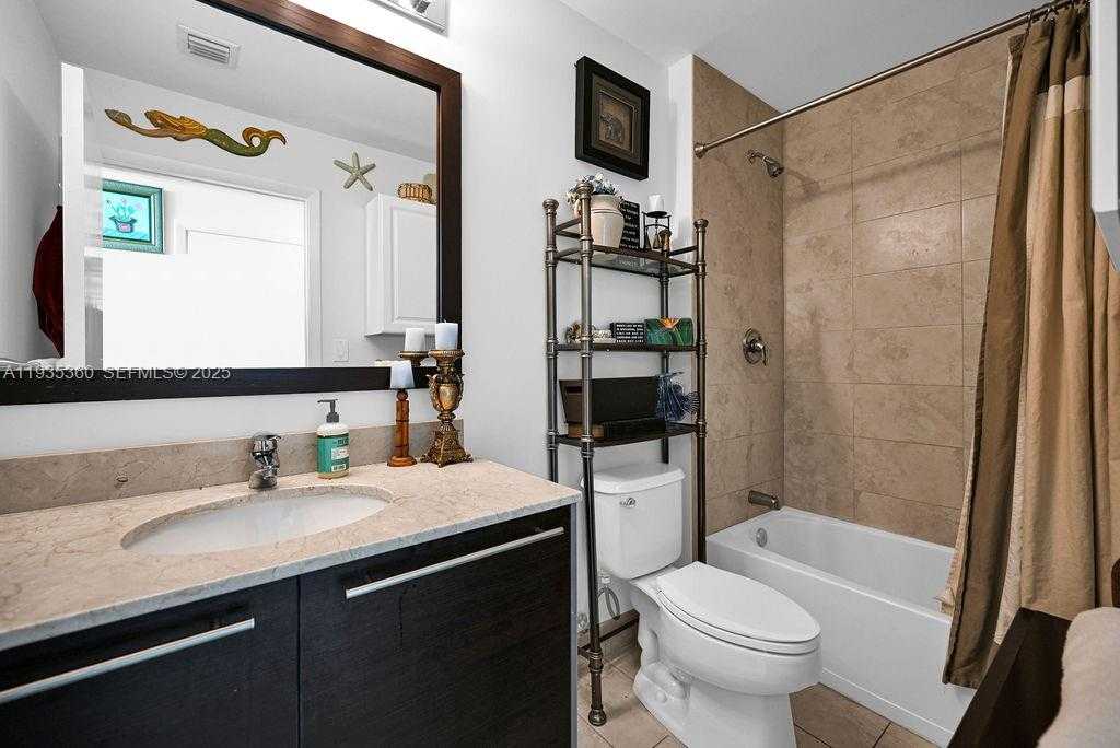 Small Image of 1900 NORTH BAYSHORE DR #5103, Miami Number 29