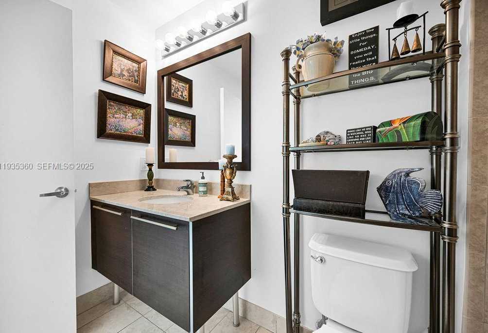 Small Image of 1900 NORTH BAYSHORE DR #5103, Miami Number 31