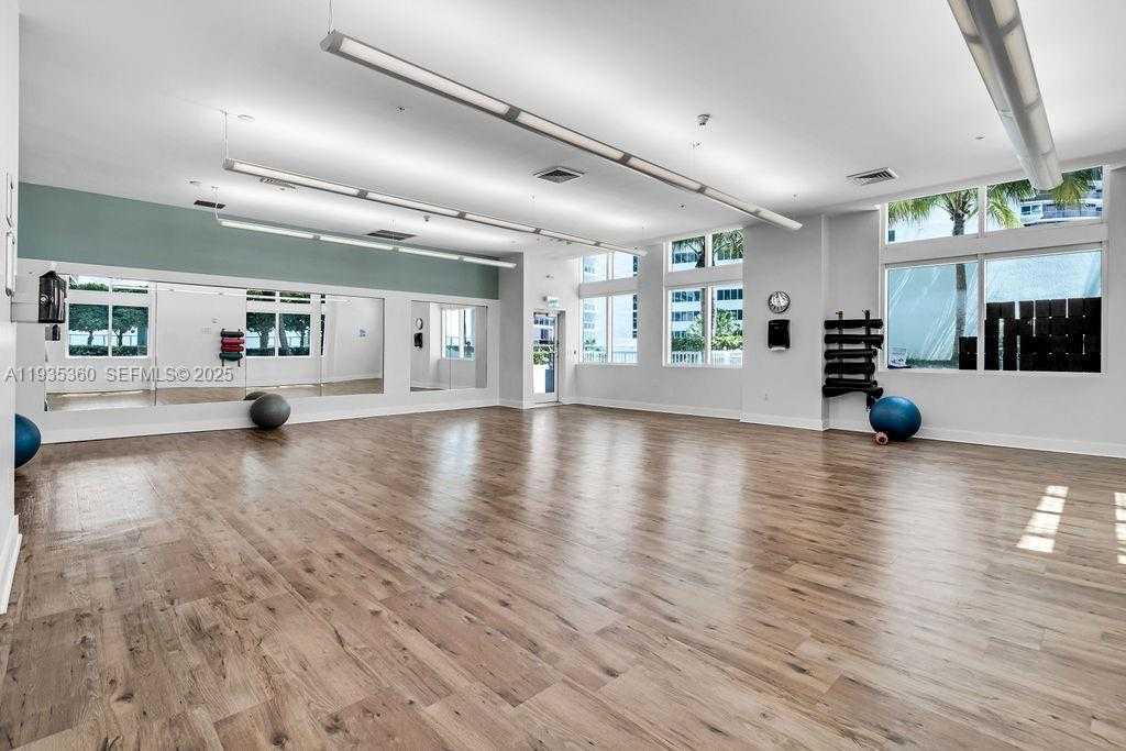 Small Image of 1900 NORTH BAYSHORE DR #5103, Miami Number 48