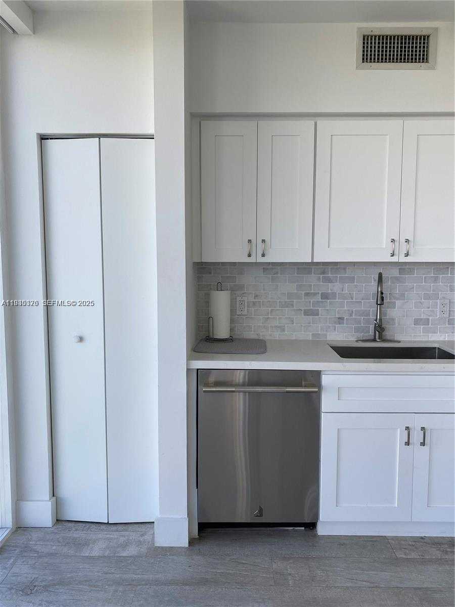 Small Image of 4779 COLLINS AVE #3606, Miami Beach Number 5