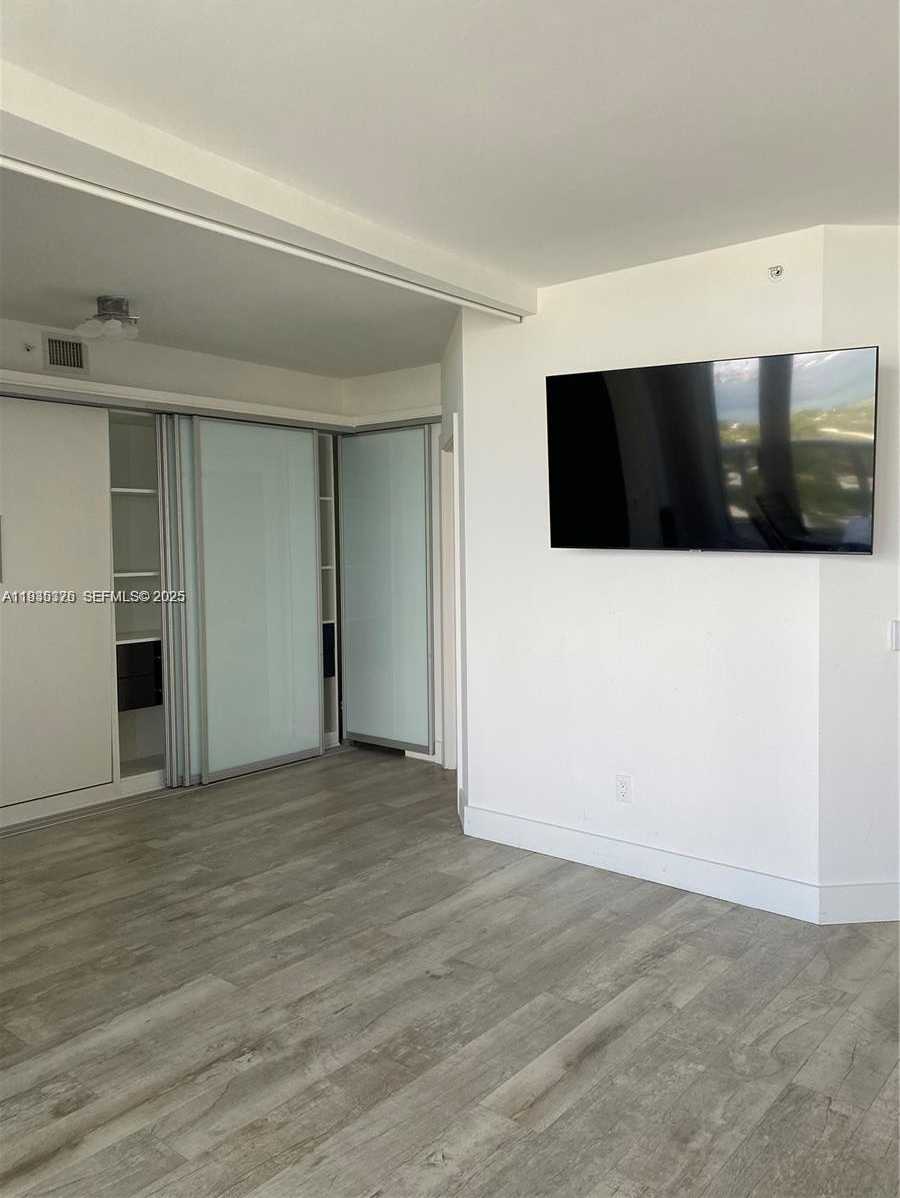 Small Image of 4779 COLLINS AVE #3606, Miami Beach Number 7