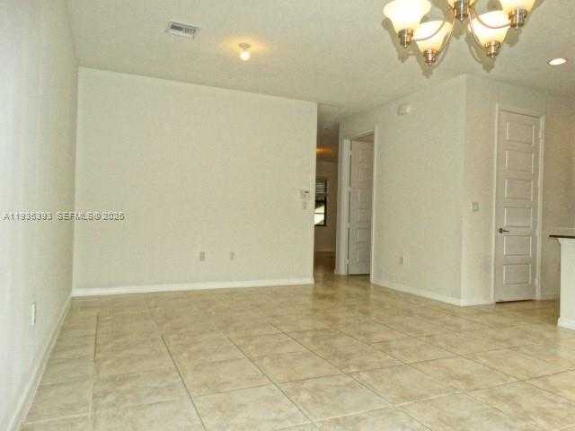 Small Image of 754 NORTH EAST 191ST TER, Miami Number 11