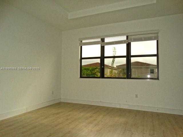 Small Image of 754 NORTH EAST 191ST TER, Miami Number 18