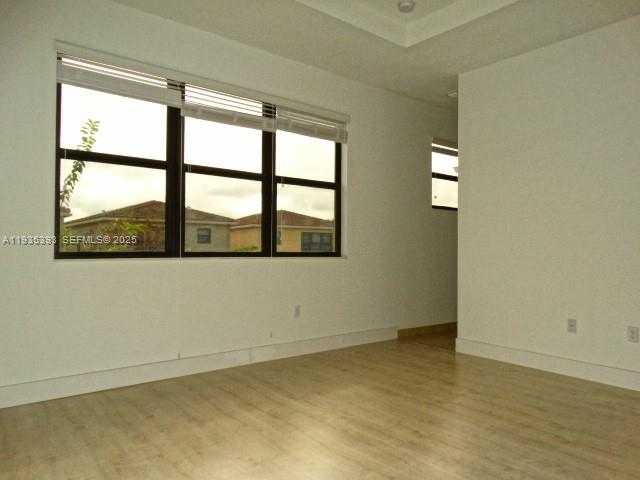 Small Image of 754 NORTH EAST 191ST TER, Miami Number 19