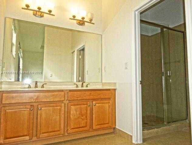 Small Image of 754 NORTH EAST 191ST TER, Miami Number 20