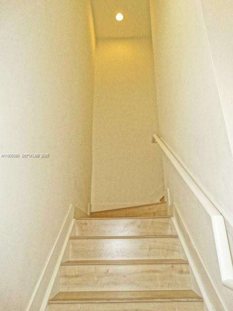 Small Image of 754 NORTH EAST 191ST TER, Miami Number 25