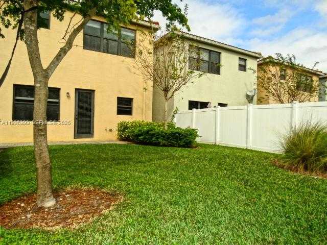 Small Image of 754 NORTH EAST 191ST TER, Miami Number 8