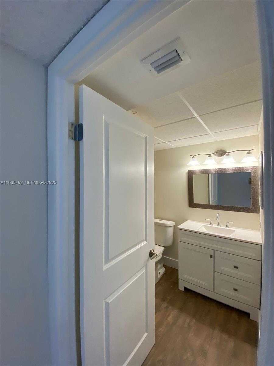 Small Image of 8120 GENEVA CT #554, Doral Number 10