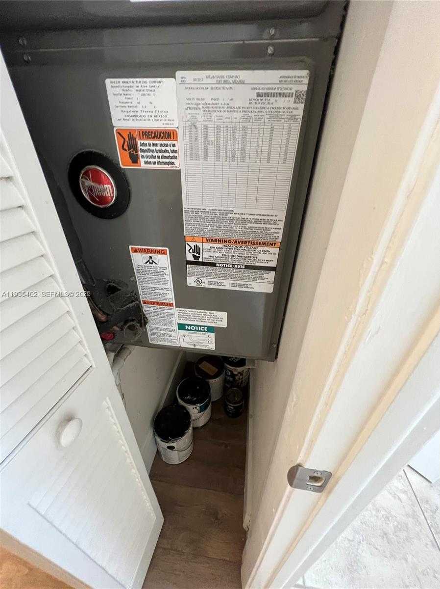 Small Image of 8120 GENEVA CT #554, Doral Number 25