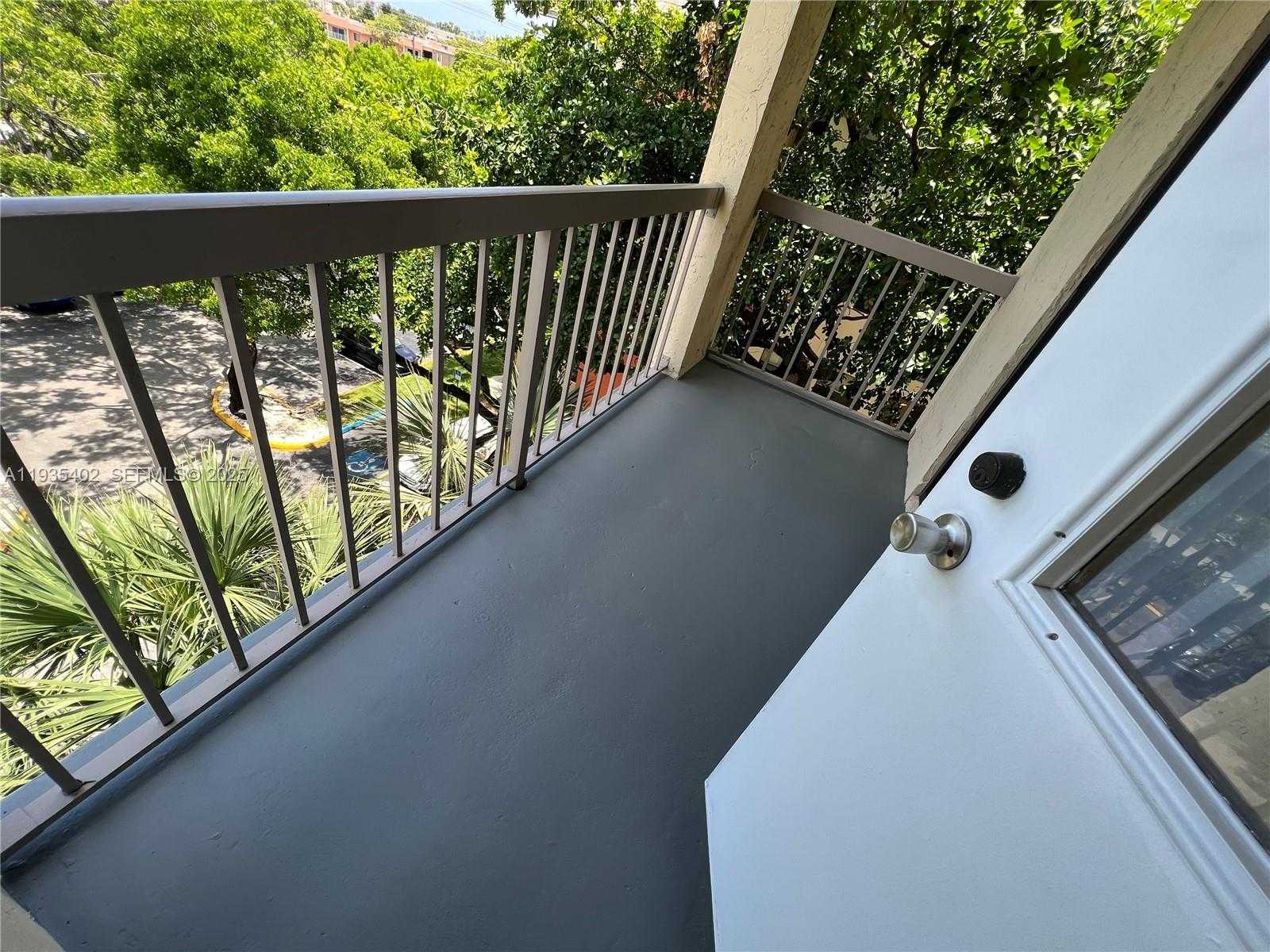 Small Image of 8120 GENEVA CT #554, Doral Number 26