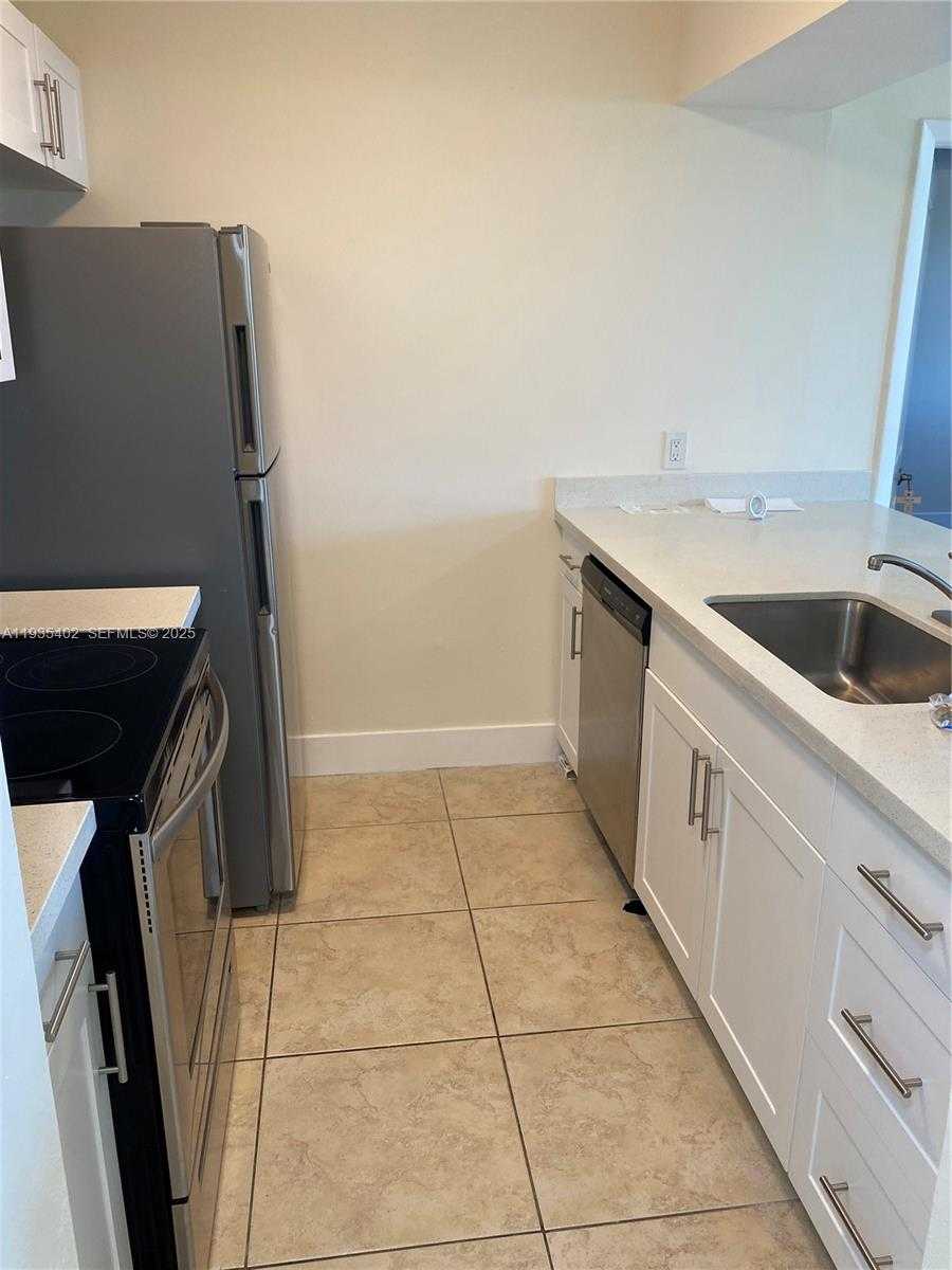 Small Image of 8120 GENEVA CT #554, Doral Number 27