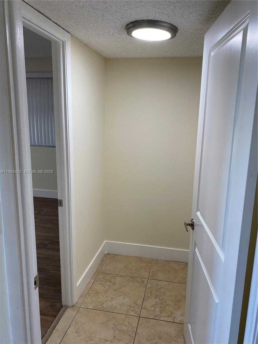 Small Image of 8120 GENEVA CT #554, Doral Number 30