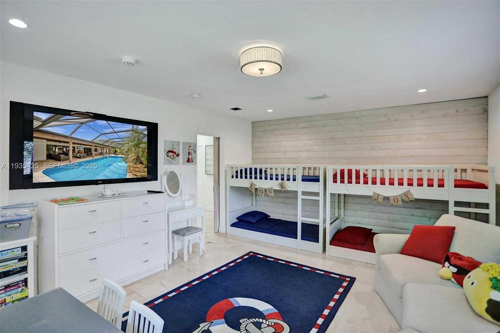 Small Image of 9890 SOUTH WEST 138TH ST, Miami Number 13