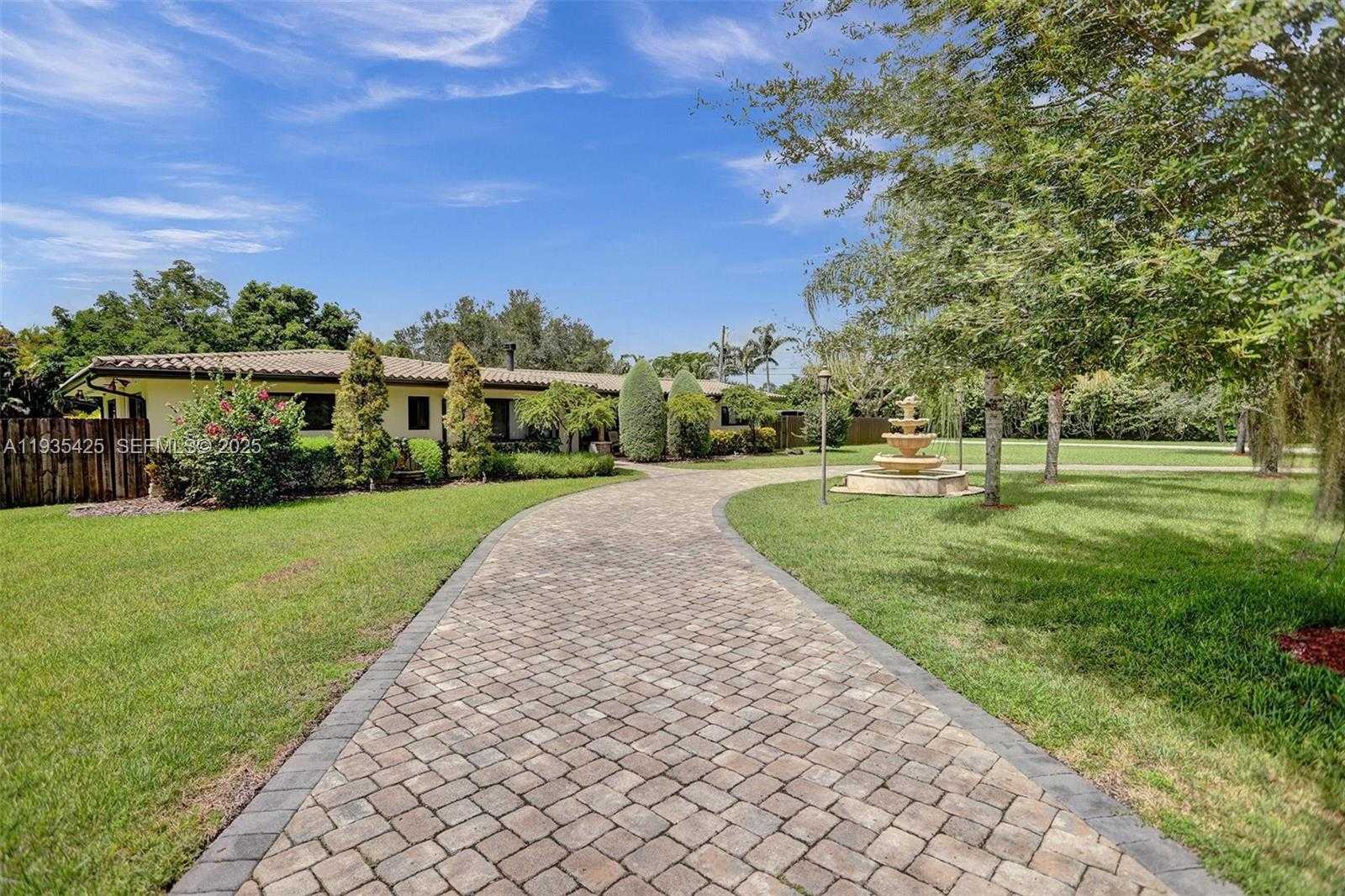 Small Image of 9890 SOUTH WEST 138TH ST, Miami Number 32