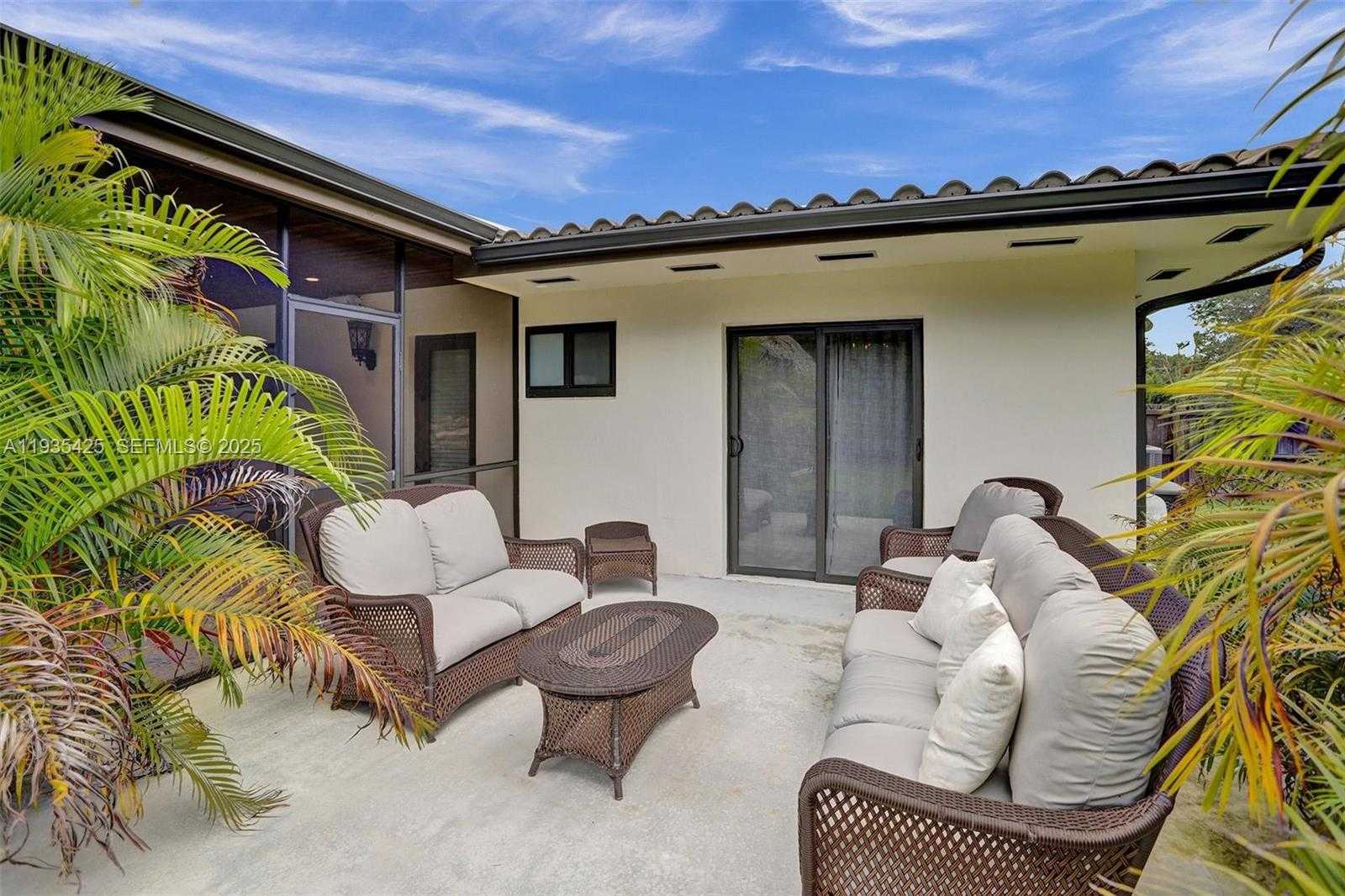 Small Image of 9890 SOUTH WEST 138TH ST, Miami Number 36