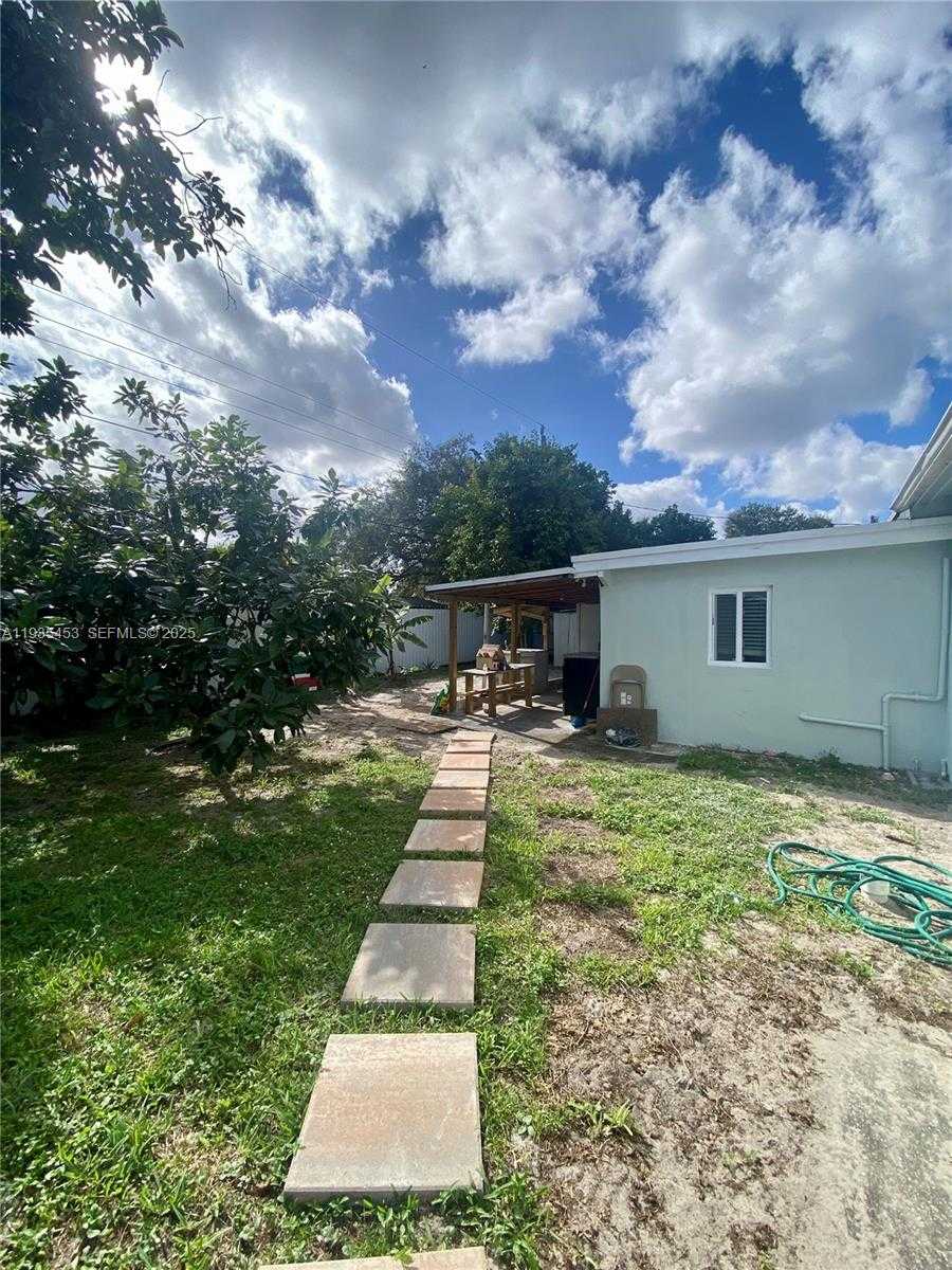 Small Image of 6730 CLEVELAND ST, Hollywood Number 8