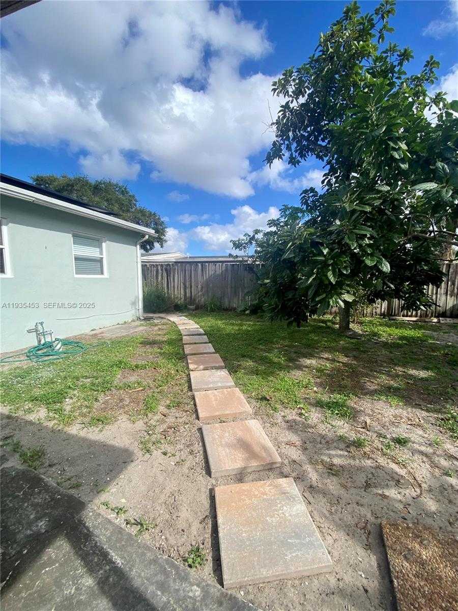 Small Image of 6730 CLEVELAND ST, Hollywood Number 9