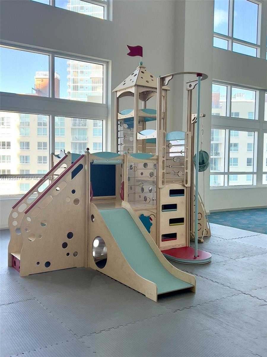 Small Image of 1900 NORTH BAYSHORE DR #2117, Miami Number 11