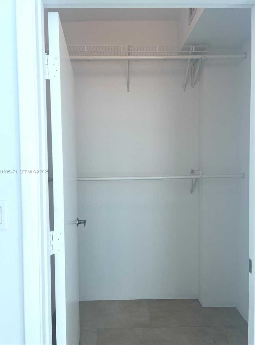 Small Image of 1900 NORTH BAYSHORE DR #2117, Miami Number 20