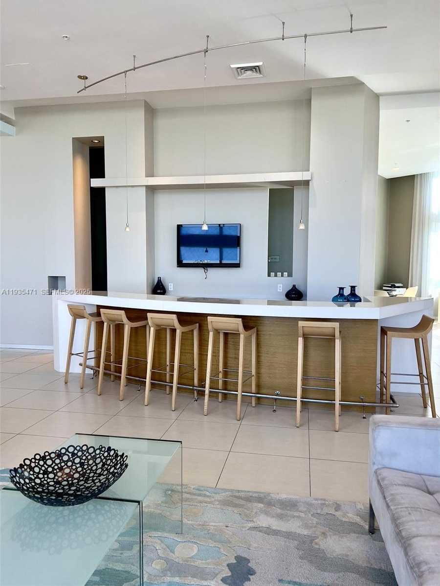 Small Image of 1900 NORTH BAYSHORE DR #2117, Miami Number 4