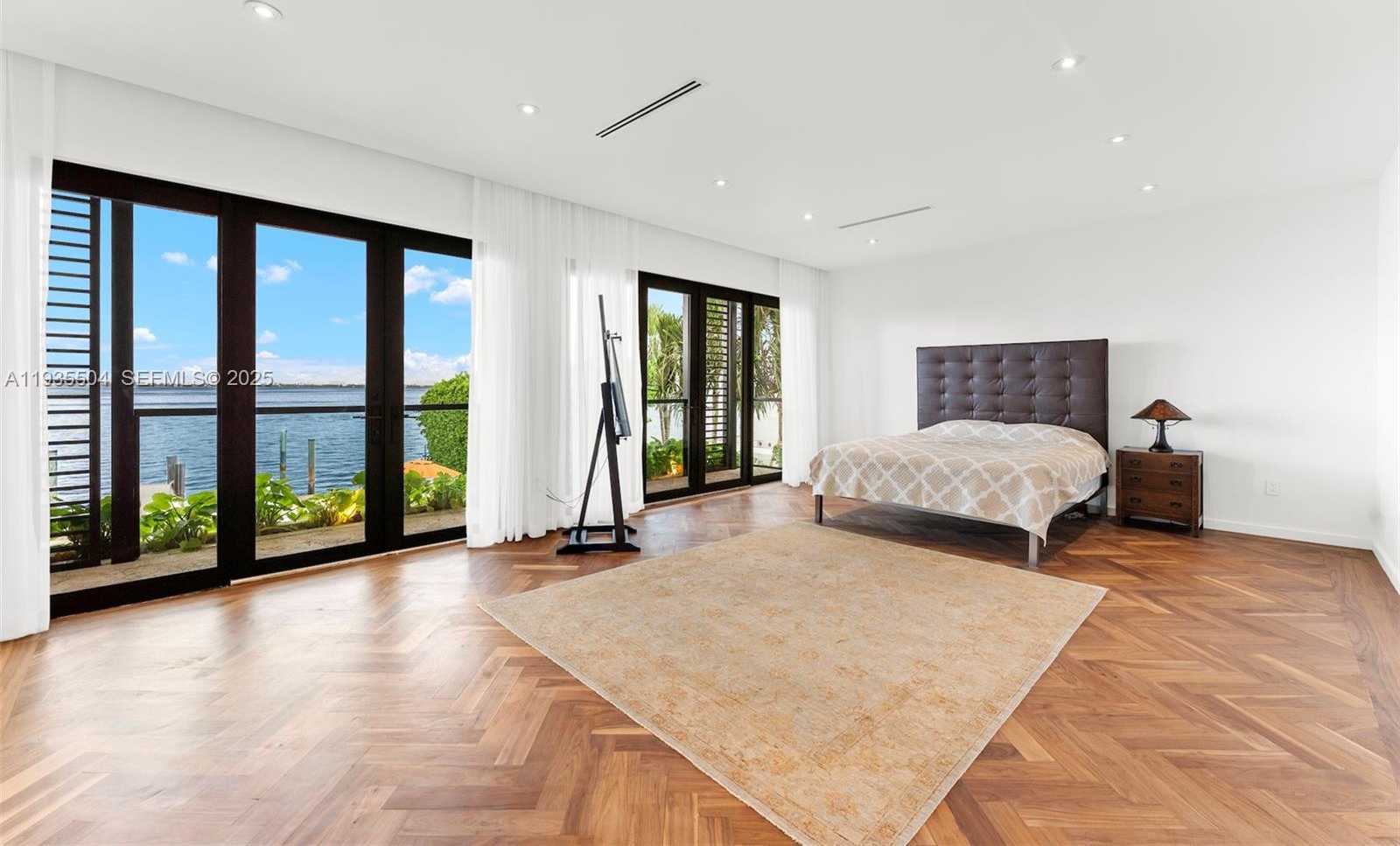 Small Image of 1277 NORTH VENETIAN WAY, Miami Number 18