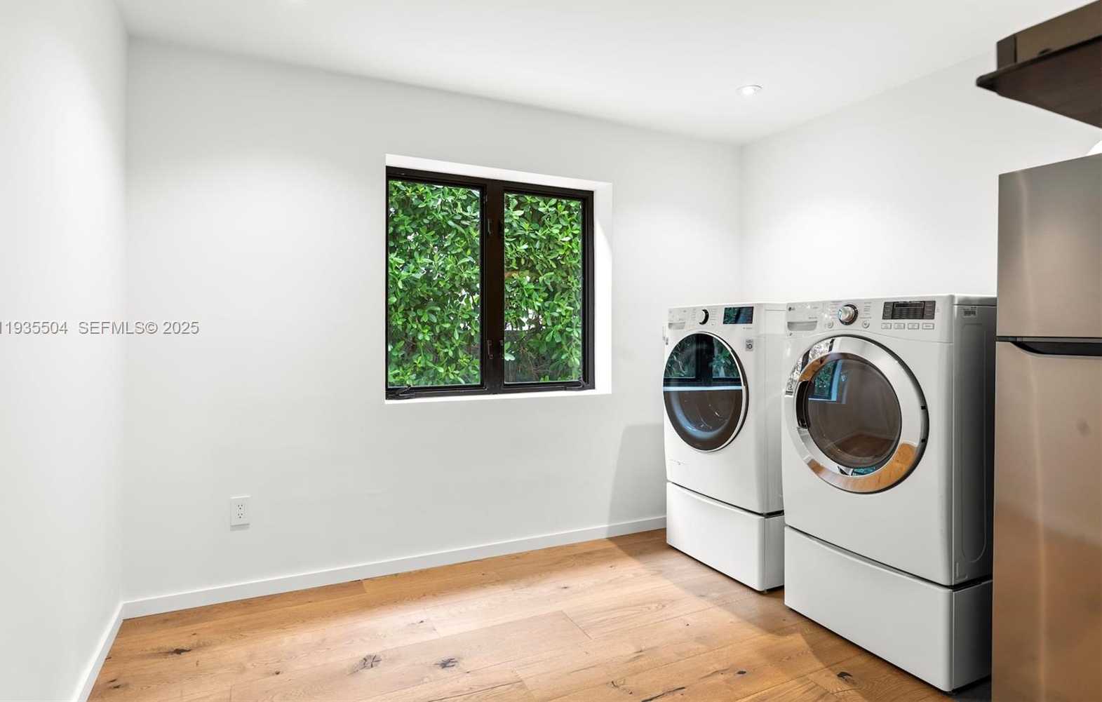 Small Image of 1277 NORTH VENETIAN WAY, Miami Number 33