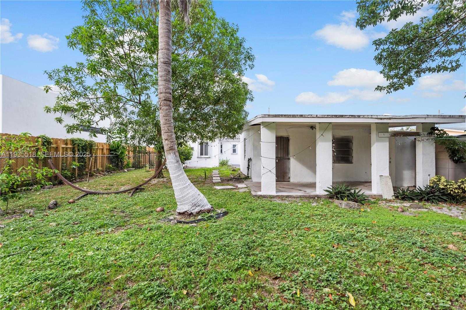 Small Image of 400 NORTH WEST 47TH ST, Miami Number 9