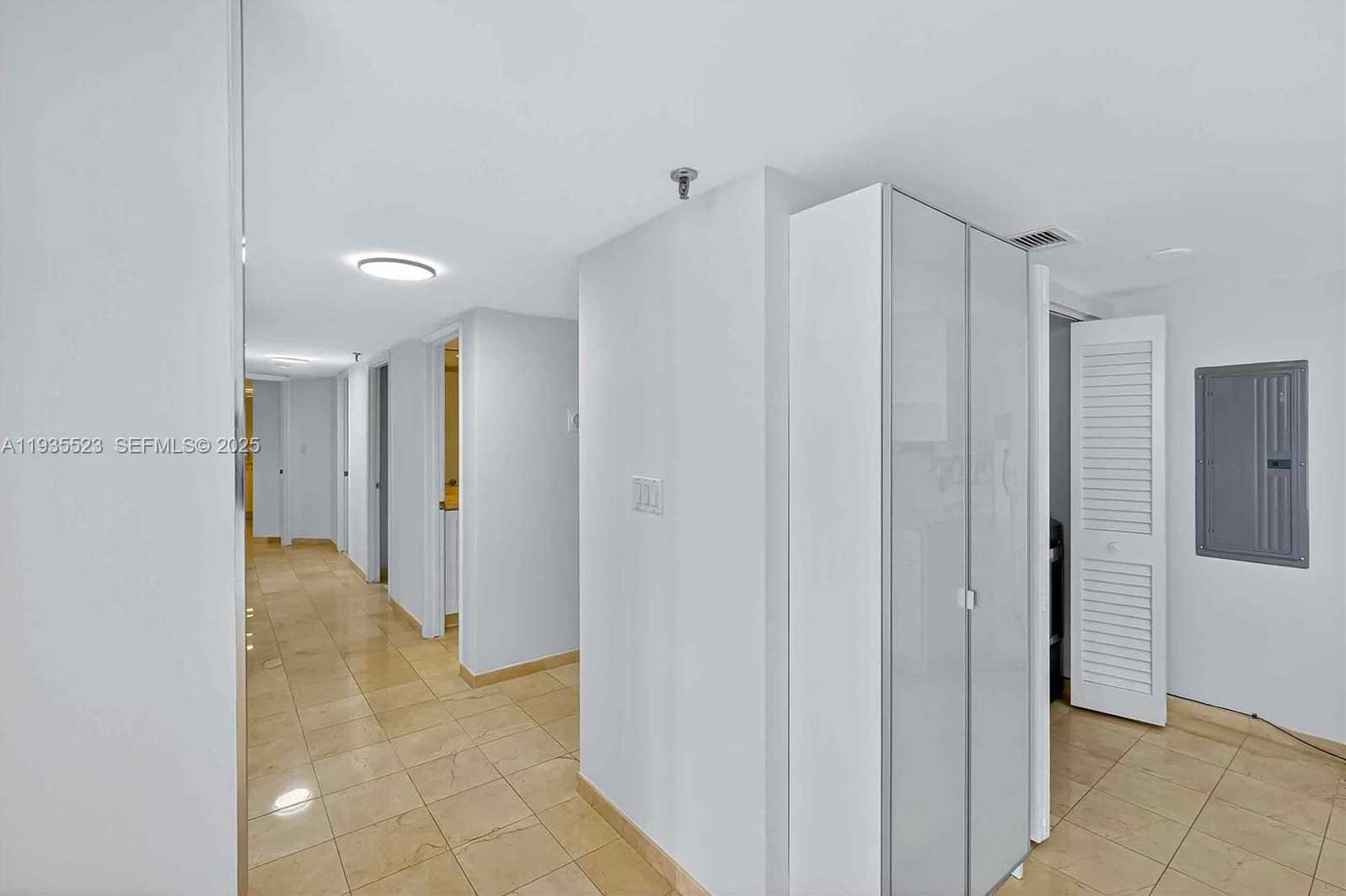 Small Image of 520 BRICKELL KEY DR #A604, Miami Number 12