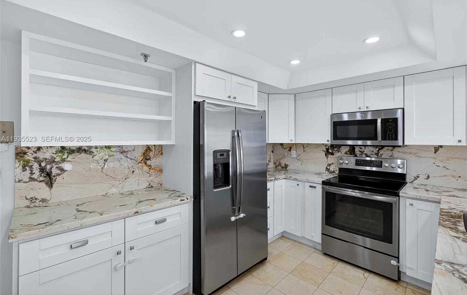 Small Image of 520 BRICKELL KEY DR #A604, Miami Number 4