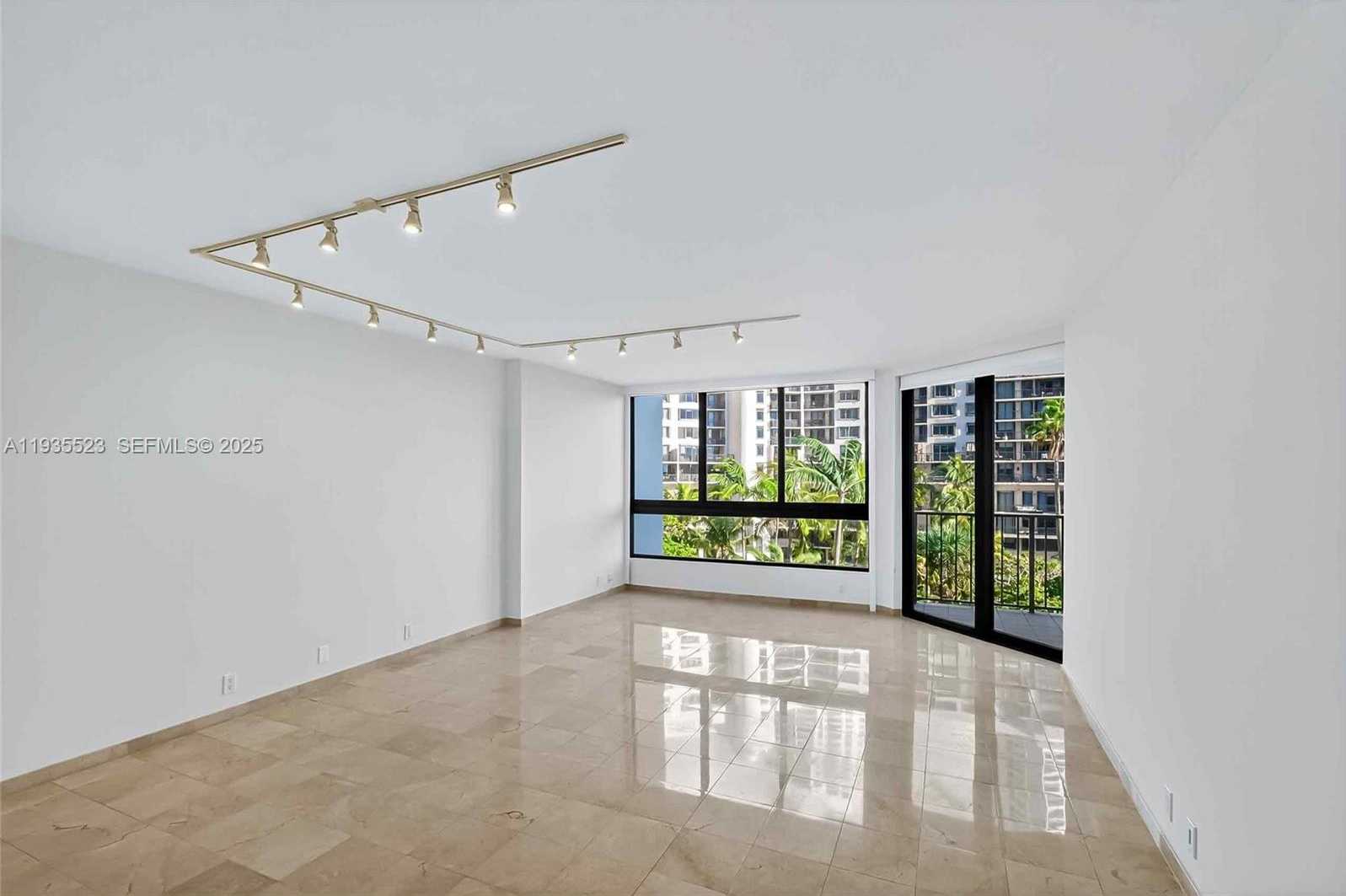 Small Image of 520 BRICKELL KEY DR #A604, Miami Number 5