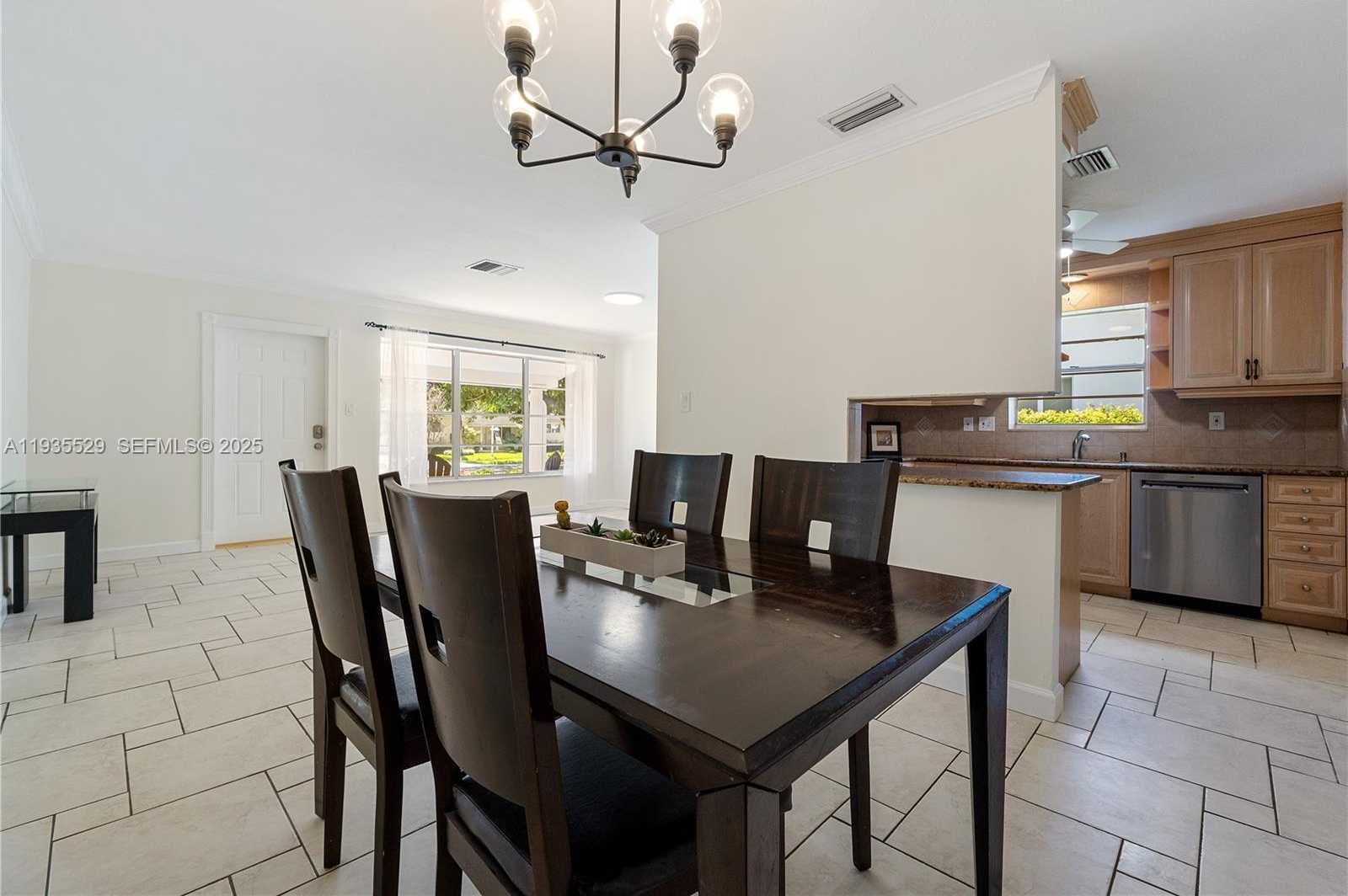 Small Image of 232 SOUTH EAST 6TH ST, Dania Beach Number 2