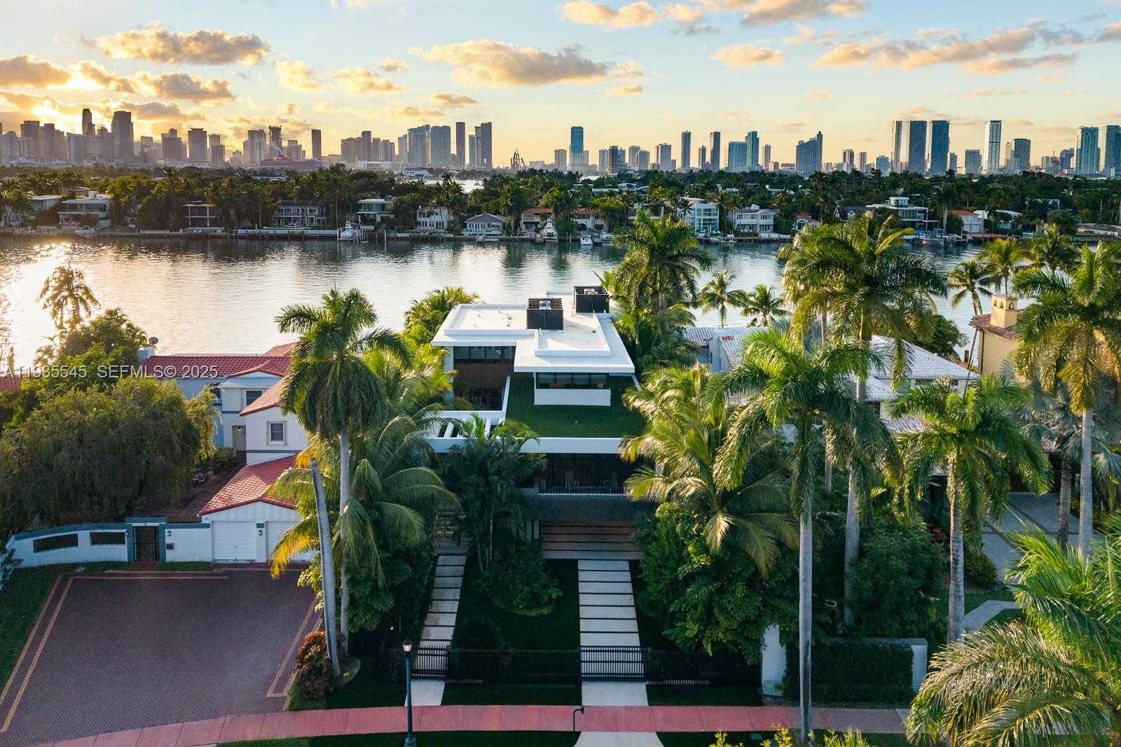 Small Image of 40 WEST RIVO ALTO DR, Miami Beach Number 9