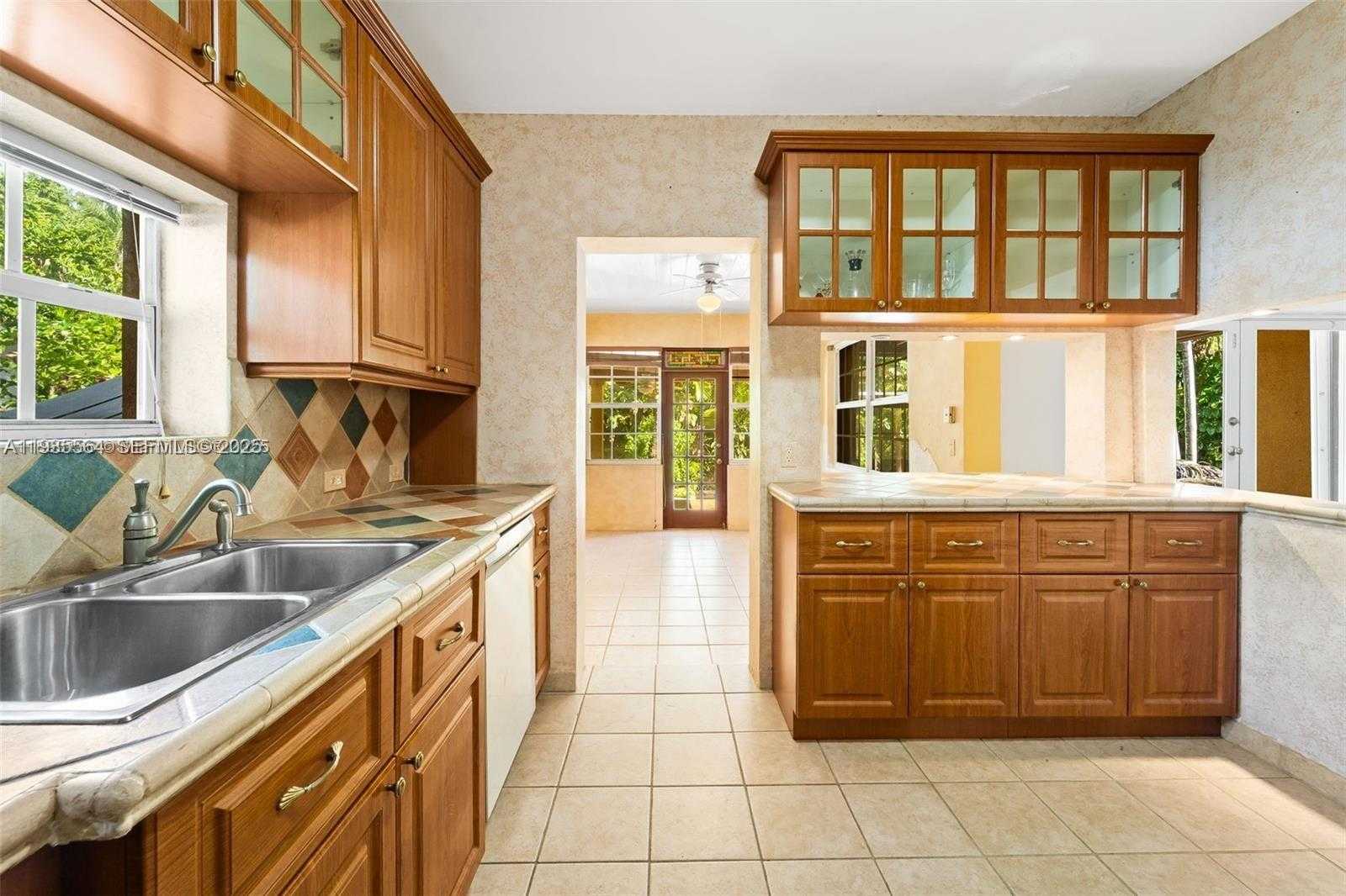 Small Image of 911 NORTH EAST 72ND TER, Miami Number 12