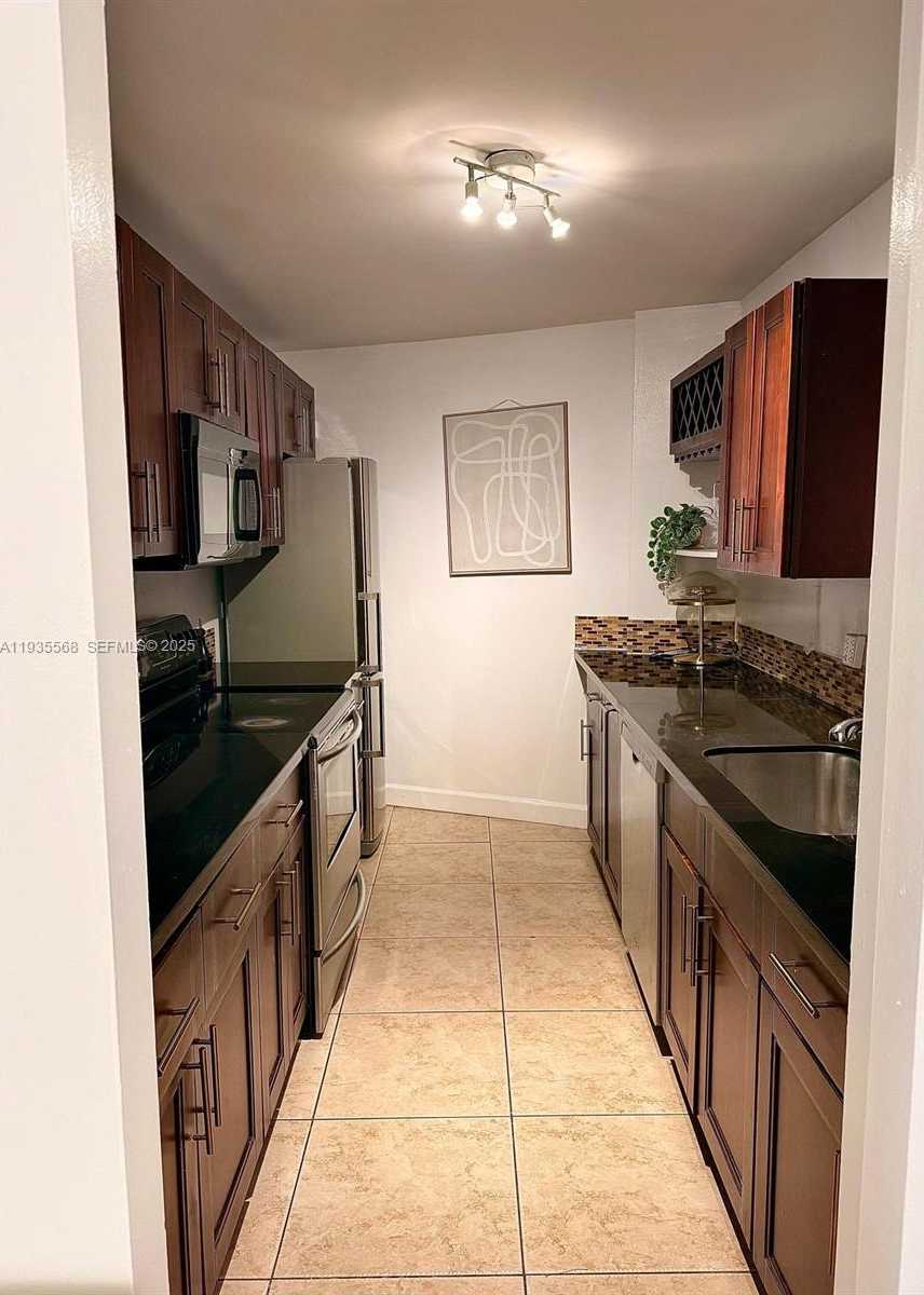 Small Image of 1881 WASHINGTON AVE #8D, Miami Beach Number 3