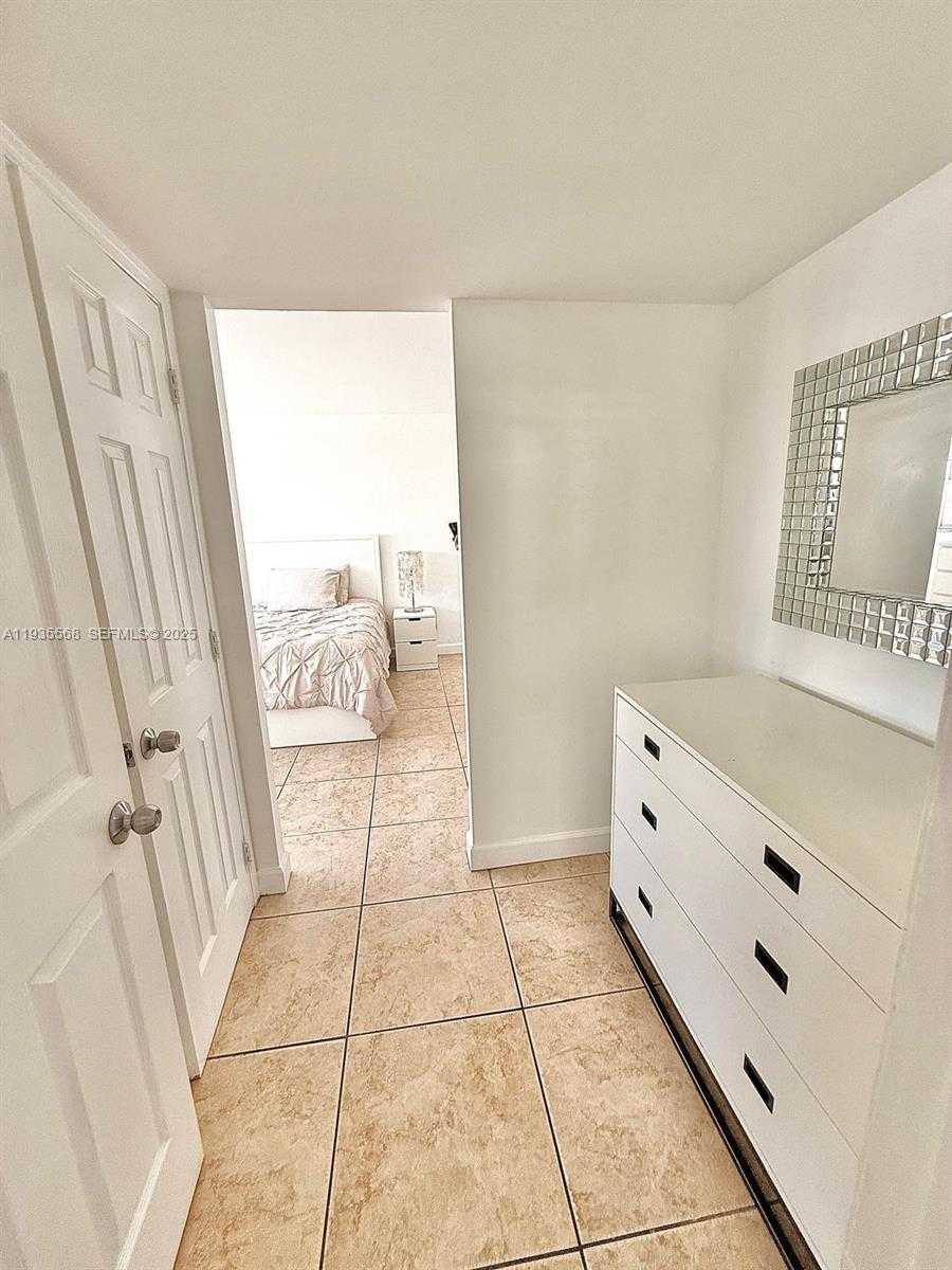 Small Image of 1881 WASHINGTON AVE #8D, Miami Beach Number 4