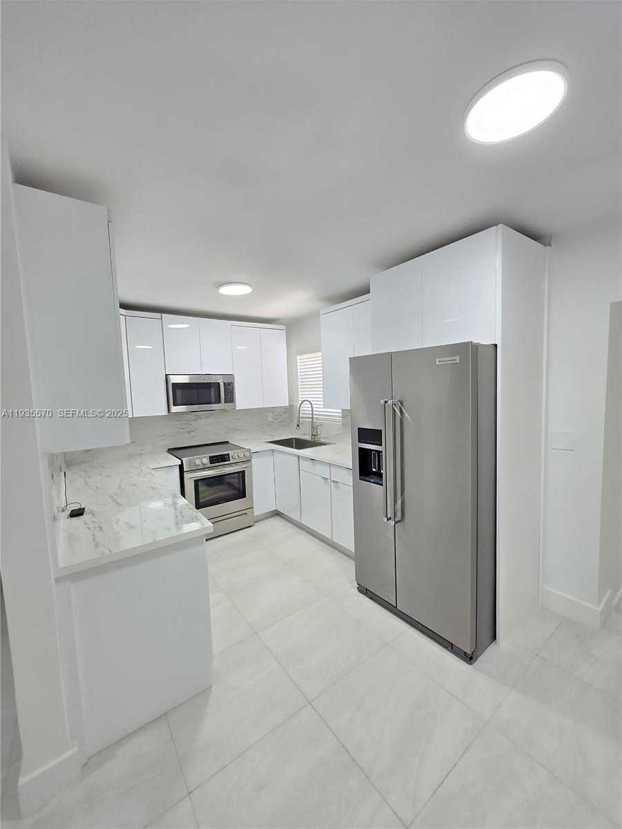 Small Image of 10730 SOUTH WEST 149TH TER, Miami Number 6