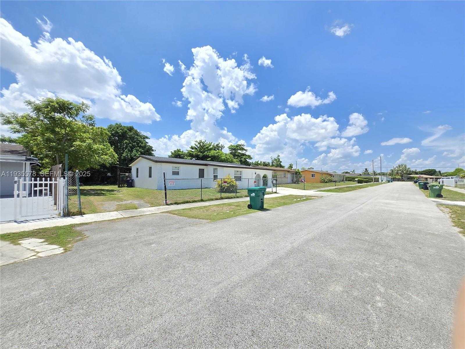 Small Image of 10730 SOUTH WEST 149TH TER, Miami Number 2