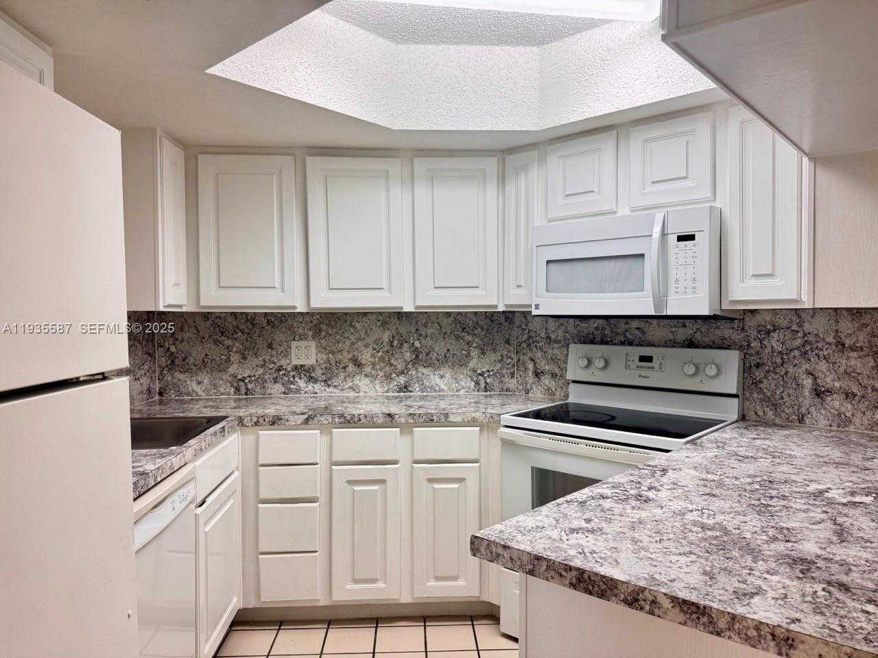 Small Image of 8245 LAKE DR #207, Doral Number 1