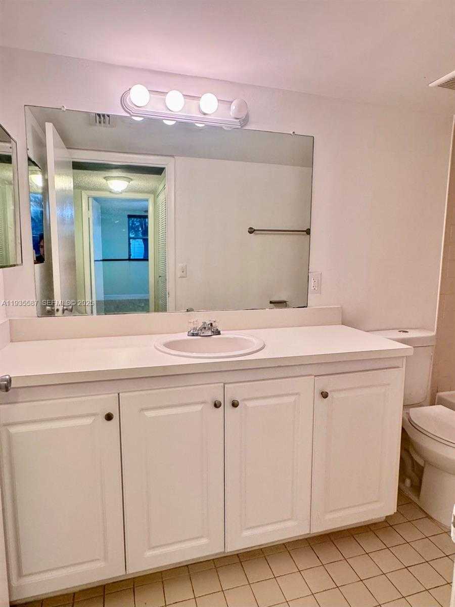 Small Image of 8245 LAKE DR #207, Doral Number 8