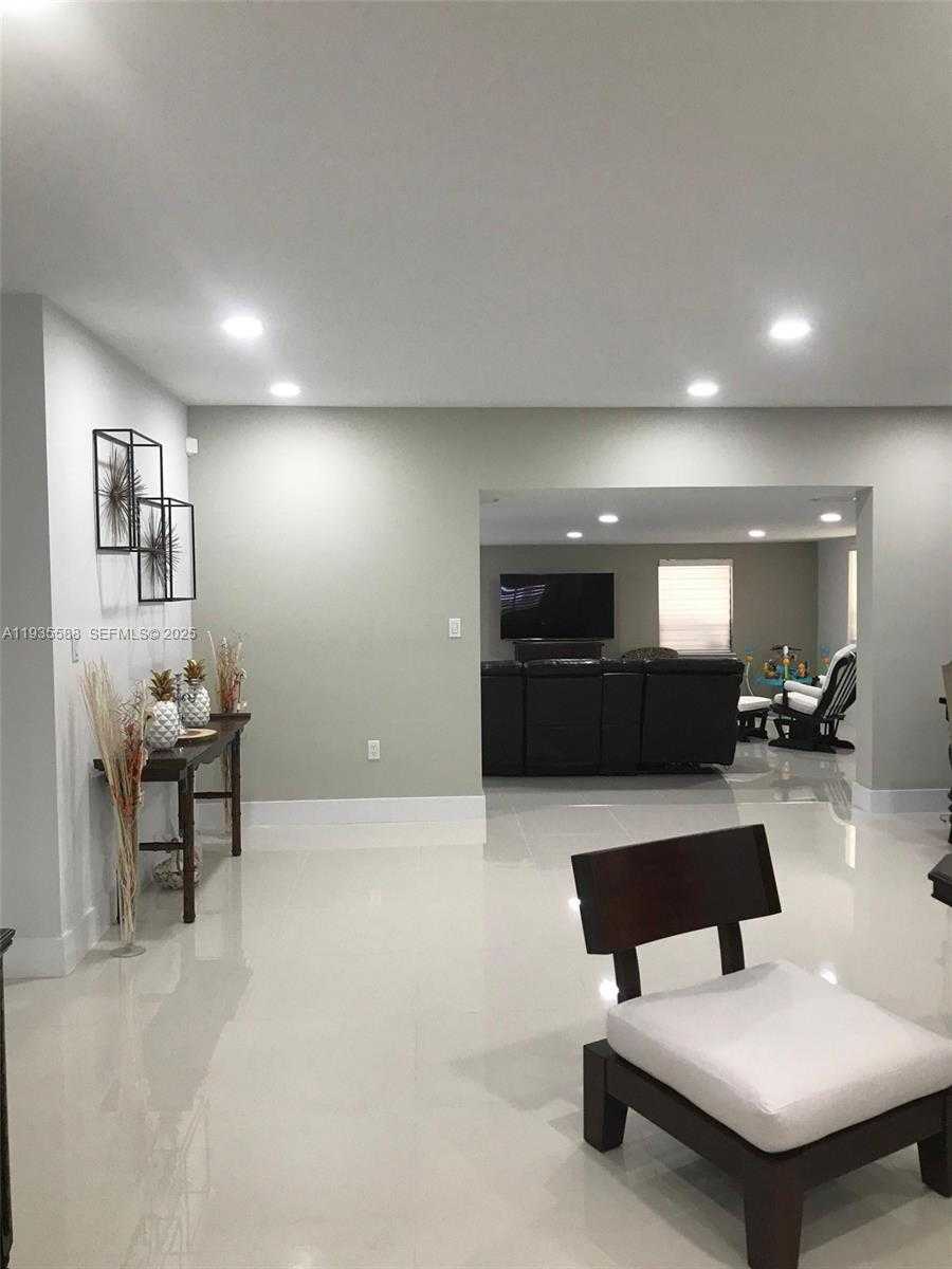 Small Image of 3880 NORTH WEST 179TH ST, Miami Gardens Number 11