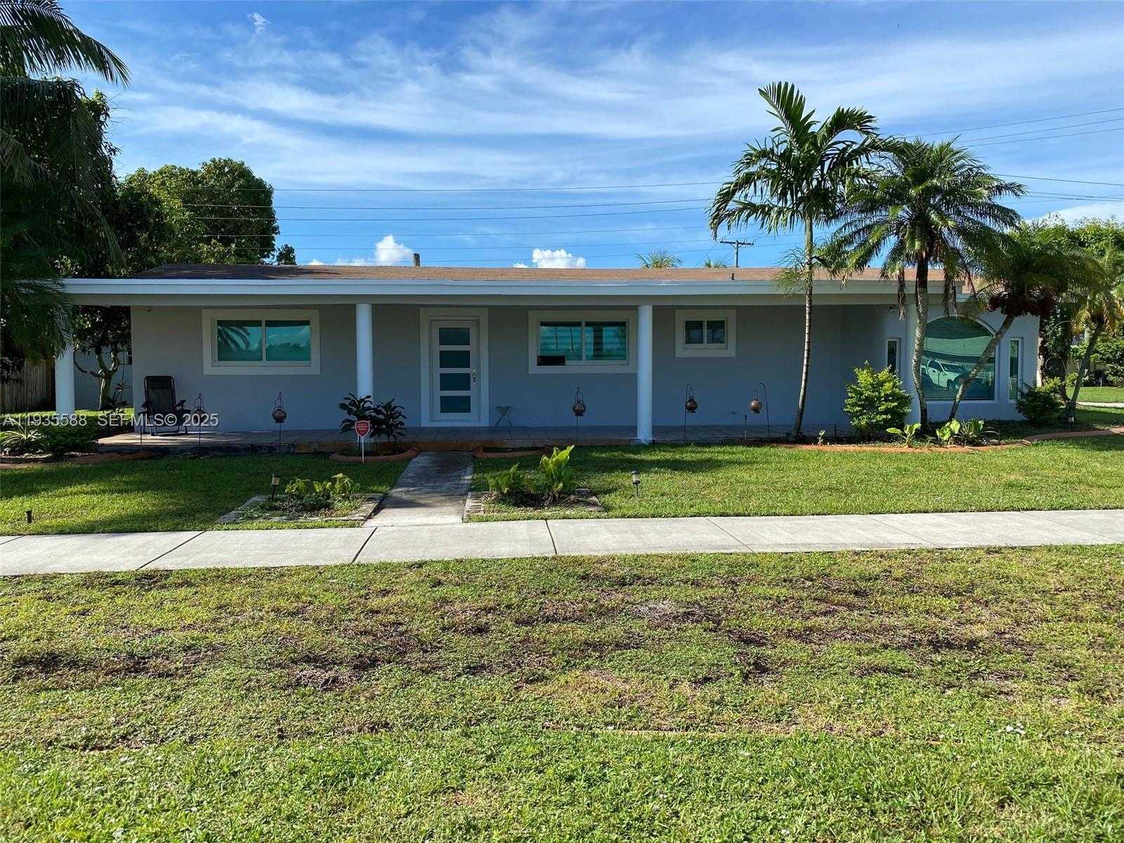 Small Image of 3880 NORTH WEST 179TH ST, Miami Gardens Number 2