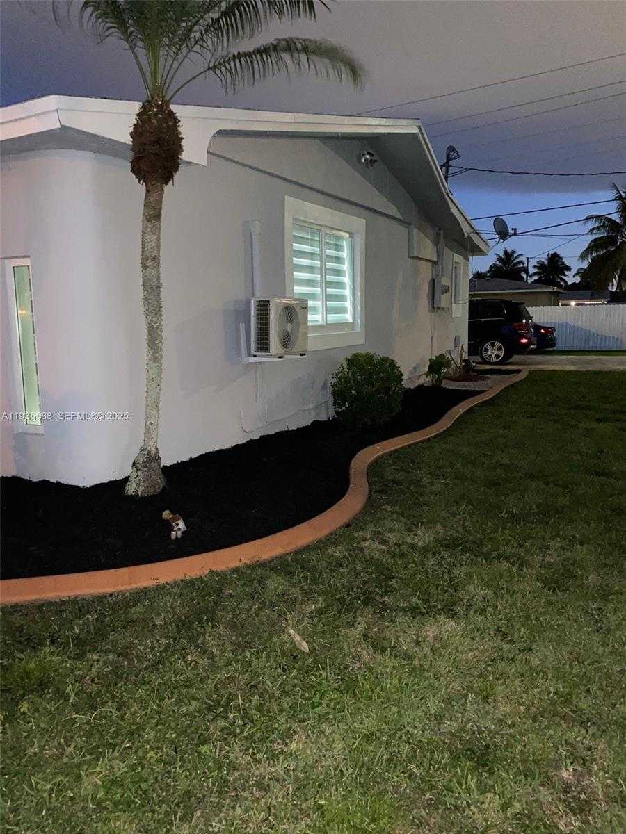 Small Image of 3880 NORTH WEST 179TH ST, Miami Gardens Number 4