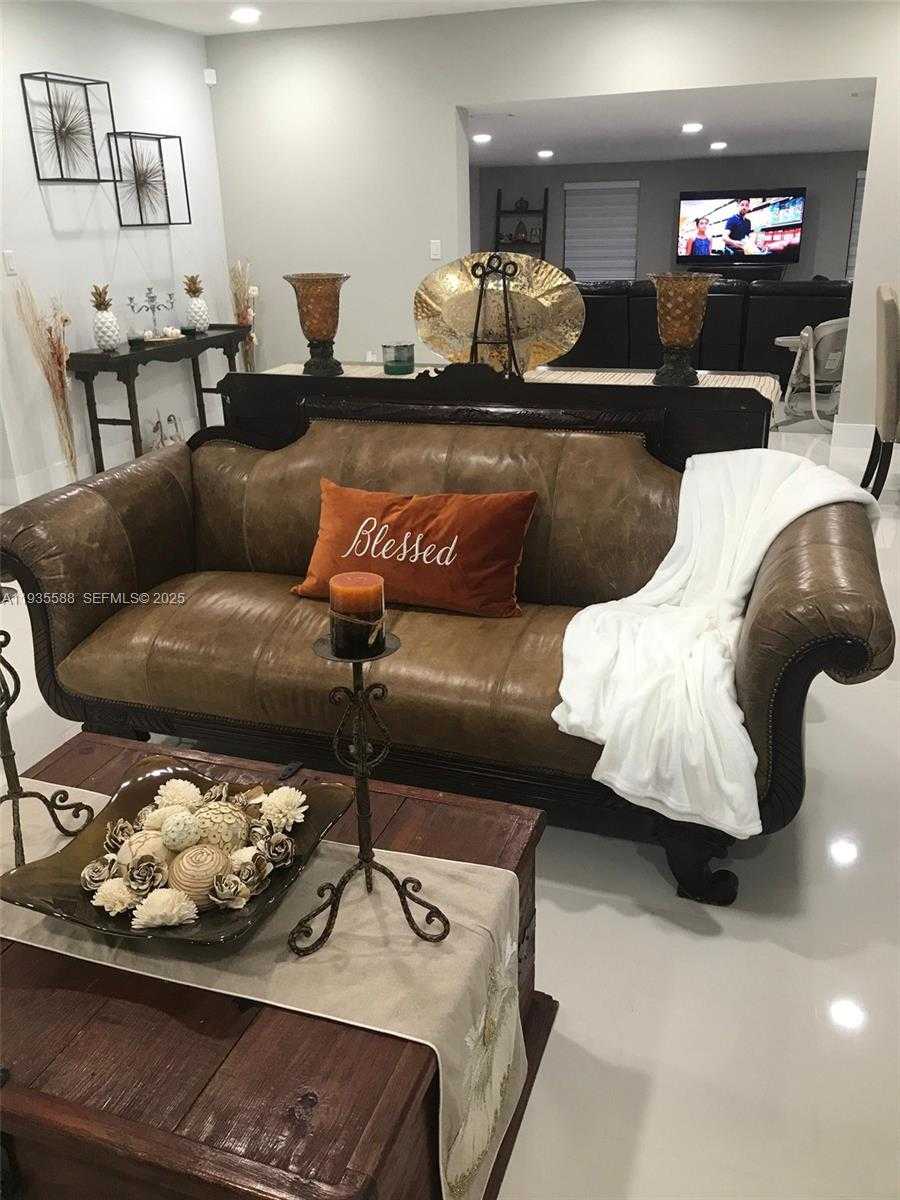 Small Image of 3880 NORTH WEST 179TH ST, Miami Gardens Number 6