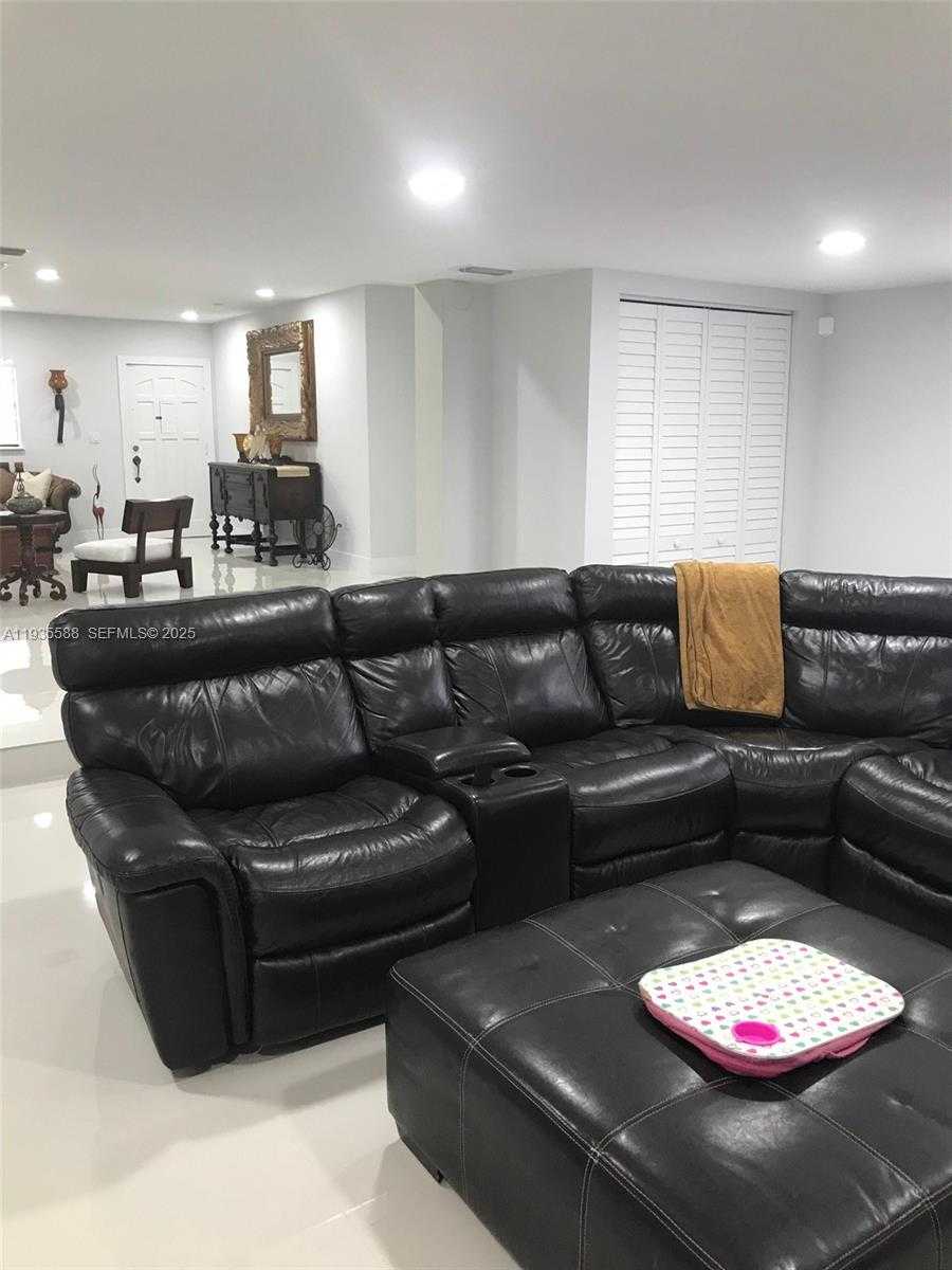 Small Image of 3880 NORTH WEST 179TH ST, Miami Gardens Number 8