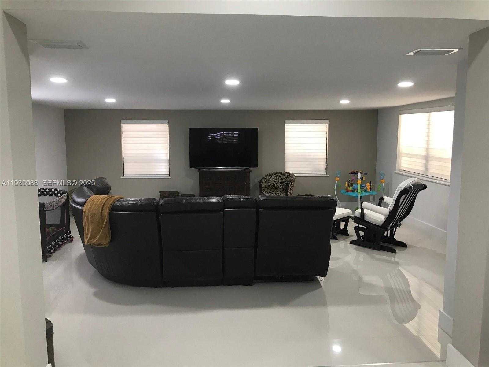 Small Image of 3880 NORTH WEST 179TH ST, Miami Gardens Number 9