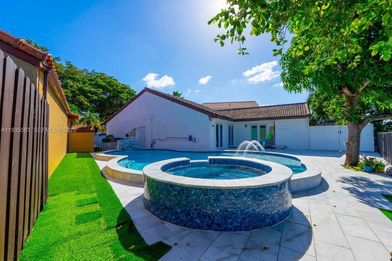 Small Image of 17302 NORTH WEST 63RD PL, Hialeah Number 10