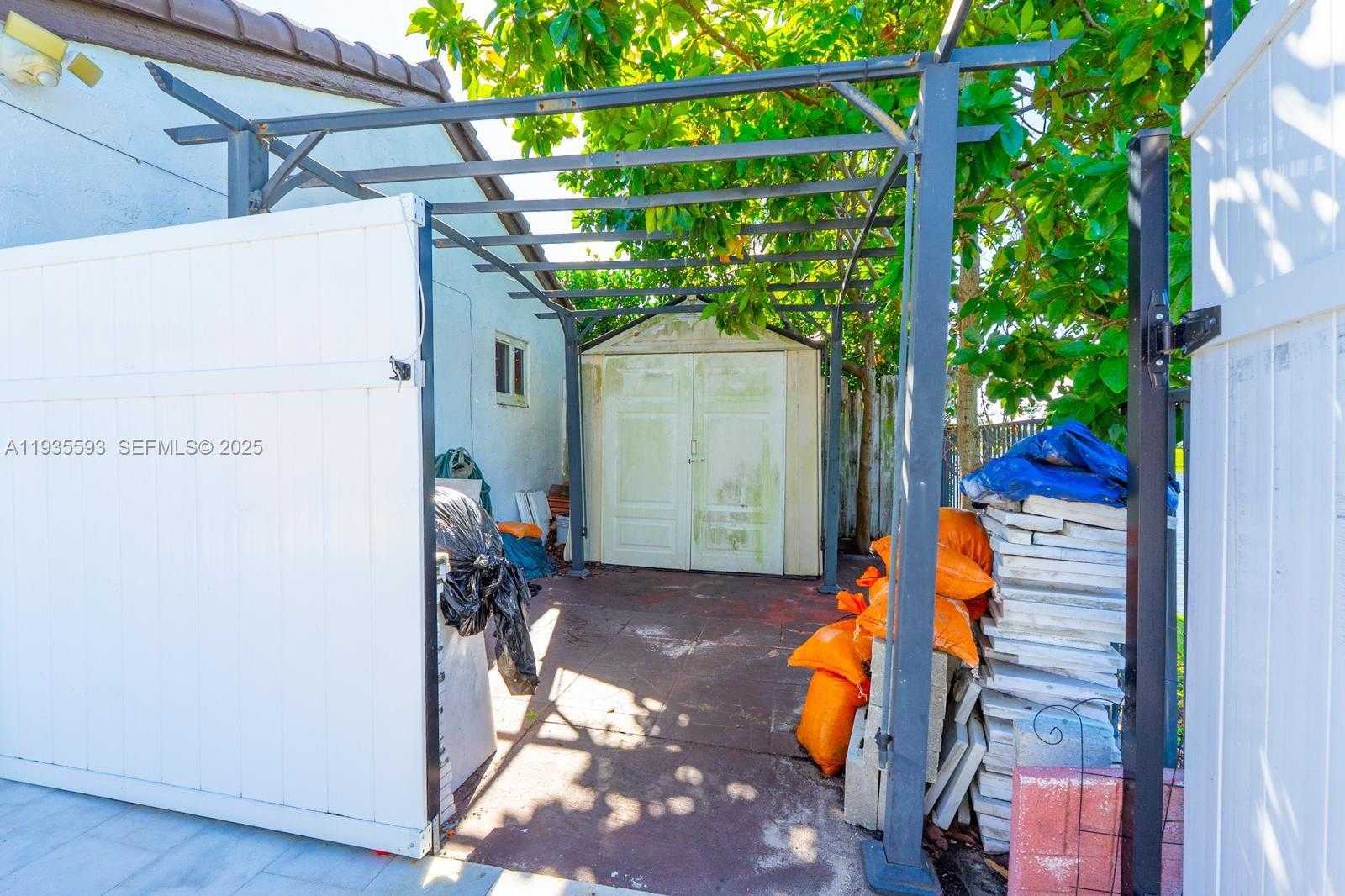 Small Image of 17302 NORTH WEST 63RD PL, Hialeah Number 12